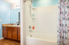 Retreat with bike access/full kitchen/Fence yard/board games/mins from Orlando - Image 3