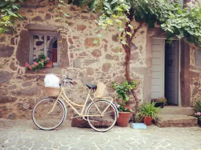 Historic renovated cottage, perfect for touring all over the Island - Image 5