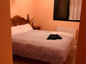 Family-Friendly Apartment with Pool, Balcony, and Parking in Jaca - Image 4