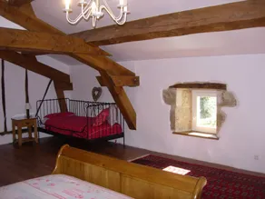 Schönes Steinbauernhaus mit beheiztem Pool in hügeliger Landschaft - Image 5