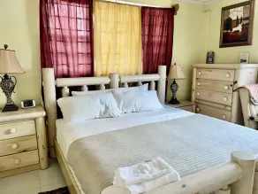 Quiet, Comfortable centrally located studio apt - Image 2