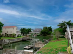 \"Miss Me Yet\" - Cottage au bord de la plage au bord du canal avec quai privé - Apportez le bateau et amenez Fido!  Une excellente option Pet Friendly pour vos vacances à la plage! - Image 2