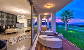 Black Pearl Suite(2-4 Persons) - Image 4