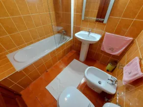 Villa, tranquilla, bella vista con piscina e campo da tennis. - Image 3