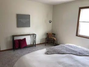 Spacious 2-Bedroom Apartment - Close To It All! - Image 3