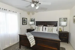 Gated 2 Bedroom Oasis with pool / Beaches & Hipstrip in walking distance - Image 5