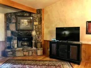 C15 - Lake view two bedroom, two bath Harbor North luxury cottage with private hot tub overlooking Lake Ouachita - Image 2