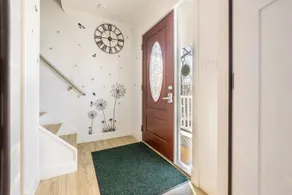 Modern 4BD/3BA w/Parking & deck & 29 min>NYC - Image 2