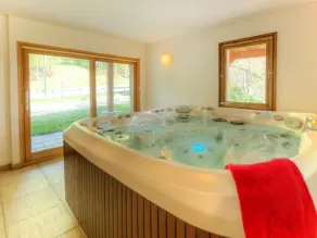 Chalet, wifi, sauna, terrasse, balcon, cheminée ou poêle à bois, parking, télévision, 250m² - Image 3