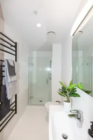 Designer Seaview Chic accommodation for the discerning traveler - Image 4