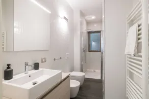 Palazzo La Cortesella - Modern Design & Central Location - Image 3