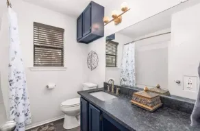Oakwell Townhome - King Bed Suite minutes from Texas A&M - Image 2