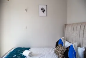 Lovely 2 Bedroom unit with beautiful views - Image 5