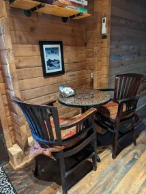 Studio Cabin, minutes from lake and trails - Image 4