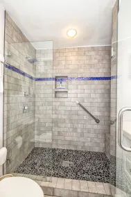 Stylish 3 bedroom home 10 minutes from beach - Image 4