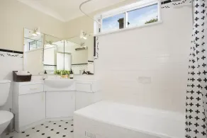 Comfortable Terrace in Central Location - Image 4