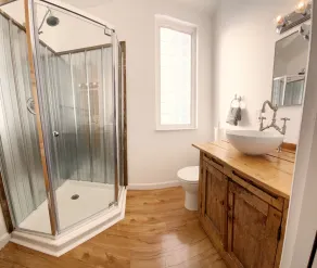 Cozy Lakeside Tiny Home, Near Skiing with hot breakfast, lunch included - Image 3