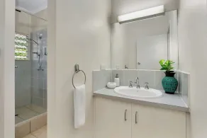 Luxurious Family Villa with Private Pool, Nestled in Cairns' Tropical Paradise - Image 3