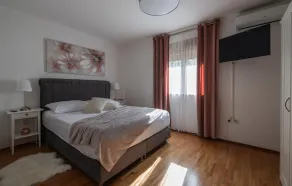 Nice Home In Krvavici - Image 3