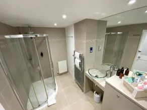 Minutes from Whitstable beach and high street. Sleeps up to 6 - Image 3