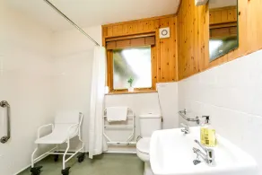 Große Lodge in 3 Hektar mit herrlichem Blick auf das Exmoor, 1, 5 Meilen zu Fuß zu Geschäften und Pubs mit Strand dahinter - Image 5