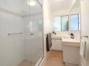 Seabreeze on Peppermint Drive, 200m from the beach, plenty of room for your boat - Image 4