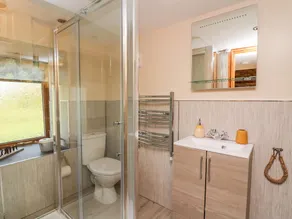 TEGFAN BARN, romantic, character holiday cottage in Rhayader - Image 2