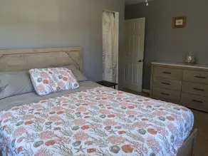 Spacious Family Home with Outdoor Space. One mile to downtown - Image 4