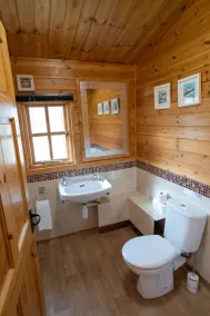 Large Somerset lodge with access to adventure activities - Image 3
