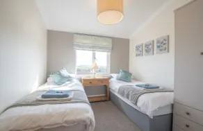 Luxury Family Beechwood Lodge With Hot Tub - Image 4
