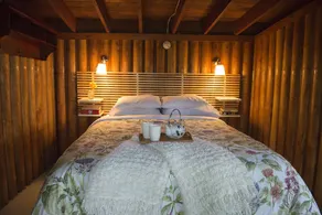 Beautiful Waterfront Log Cottage with Dock, Beach & Sleep Cabin Near Mattawa - Image 3