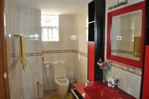 Lake front luxury three bedrooms fully furnished air-conditioned apartment - Image 3