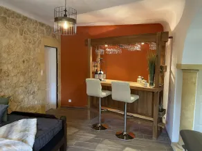Magnifique Maison en Pierre Avec Grande Piscine Chauffée - Image 2