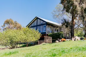 Springhill Views-Country Retreat-sleeps12 - Image 3