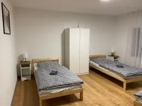 Schöne Wohnung mit Wohnzimmer und Esstisch - Image 4