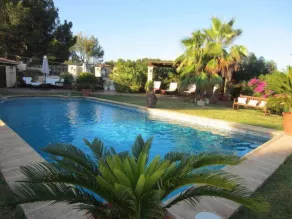 Villa familiale avec grand jardin, piscine, aire de jeux et une intimité absolue - Image 4