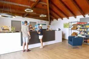 ZEcamping 3 étoiles pataugeoire club enfant locatif TV LV clim 90m2 - Image 5