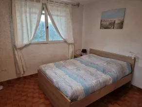 F3 on the ground floor of a beach house 50m - Image 4