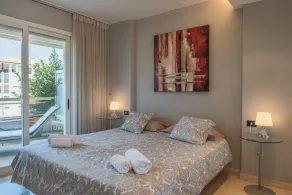Nautic Palace Apartment with pool + parking + Air Conditioning near the sea - Image 4