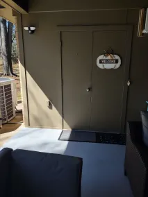 Private studio with designated entrance - Image 5