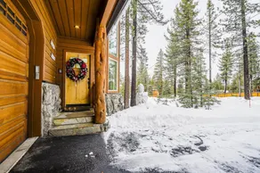 6 BR Lux Chalet-Hot Tub & Jetted Tub walking distance to Tesla charging station. - Image 4