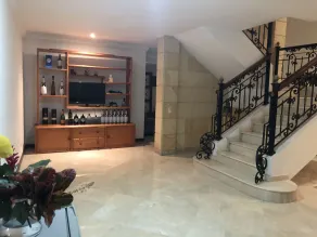 Beautiful big house, near restaurants, unicentro, jardín plaza and more. - Image 2