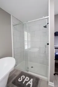 Remodeled family home, 5 minutes away from the park! - Image 2