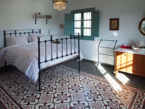 Bondgård i privilegierat läge, med privat pool och etablerade trädgårdar. - Image 5