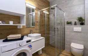 Precioso apartamento de 2 habitaciones en Kastel Gomilica. - Image 2