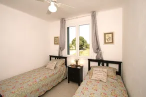 Bel appartement à Maubec avec piscine privée chauffée, WiFi et télévision britannique - Image 4