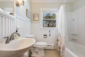 Bayview Beach Cottage For 4! - Image 3