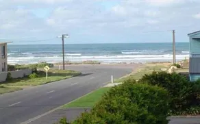 Karma Waters Beach House, 100m from beach - Image 2