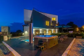 Apartamento de lujo NOA con piscina y bañera de hidromasaje - Image 5