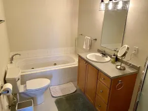 Quiet, Elegant & Cozy -- 4 Miles from Downtown - Image 5